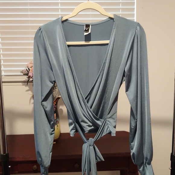 Sexy Women's Cropped Tops Large With Solid Front Tie - Picture 5 of 13